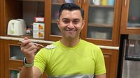 Potret Anjasmara saat Ngemil Durian hingga Makan Steak Bareng Keluarga