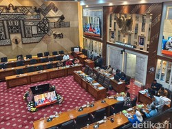 Rapat di DPR, Legislator PKS Minta BGN Kembalikan MBG Jadi Program Sosial