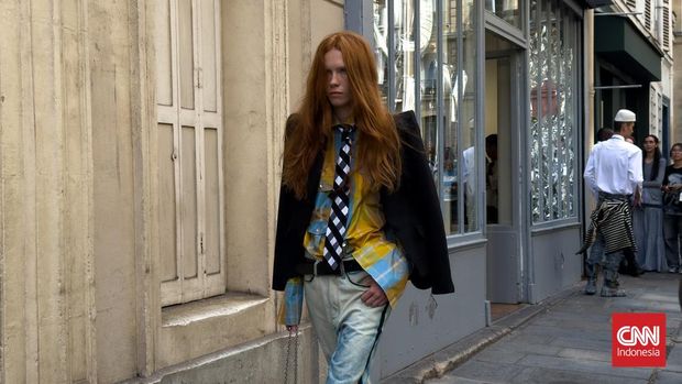 Ronald van der Kemp Mengubah Limbah Menjadi Couture dan Membawa ke Jalanan Paris Ronald van der Kemp Mengubah Limbah Menjadi Couture dan Membawa ke Jalanan Paris