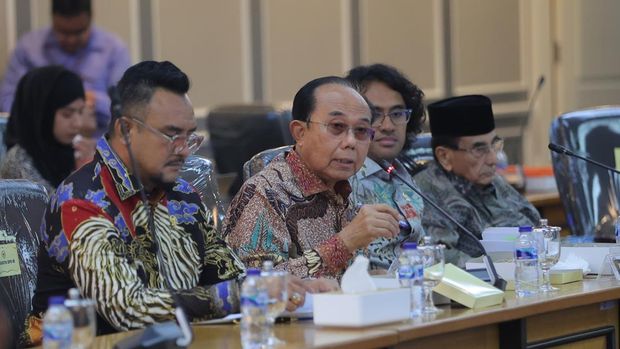 RUU Daerah Kepulauan : Upaya DPD RI Mengakhiri Paradigma Pembangunan Berorientasi Daratan Ketua Tim Kerja RUU Daerah Kepulauan DPD RI Andi Sofyan Hasdam menegaskan RUU Daerah Kepulauan merupakan upaya mengoreksi paradigma pembangunan nasional yang selama ini lebih berorientasi pada wilayah daratan.