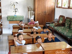 Cerianya Tiga Murid Baru SD 5 Belok/Sidan Badung Ikuti MPLS