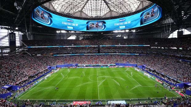 Soccer Football - FIFA World Cup 2026 - Semi Final - England v Argentina - Atlanta Stadium, Atlanta, Georgia, U.S. - July 15, 2026 General view of sprinklers on the pitch before the match IMAGN IMAGES via Reuters/Dale Zanine