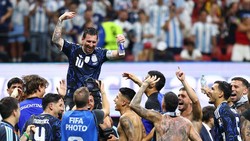 Video: Argentina Comeback Menang 2-1 vs Inggris, Messi cs ke Babak Final