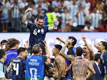 Video: Argentina Comeback Menang 2-1 vs Inggris, Messi cs ke Babak Final