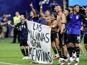 Pemain Argentina: Malvinas Milik Kami!