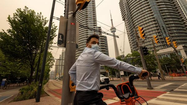 Udara Toronto Memburuk, Waspadai Risiko Gangguan Pernapasan Akibat Asap Kebakaran Hutan