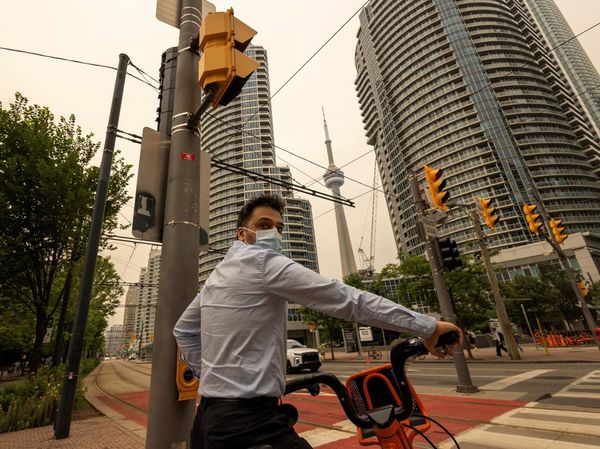Udara Toronto Memburuk, Waspadai Risiko Gangguan Pernapasan Akibat Asap Kebakaran Hutan