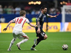 Pujian Anthony Gordon untuk Messi: Lebih dari yang Kubayangkan