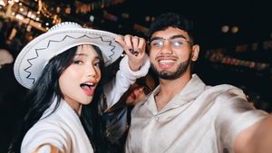7 Potret Fuji Pamer Kedekatan Dengan Rakin Khan di Utah Gala, Go Public?