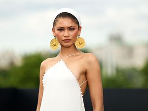 Zendaya Tuai Kritik Gara-gara Pakai Anting Artefak Bersejarah Iran, Kok Bisa?