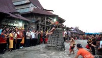 Gubsu Bobby: Revitalisasi Megalit Tetegowo-Rumah Adat Bawomataluo Tahun Depan