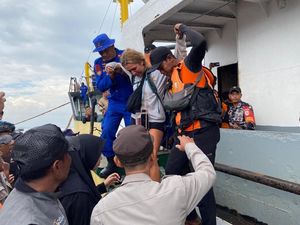 Kapal Wisata Tujuan Labuan Bajo Tenggelam di Perairan Bima