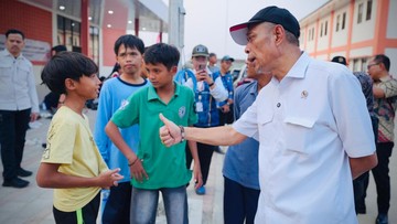 Wamensos Bawa Pesan Prabowo ke Ratusan Siswa Baru Sekolah Rakyat di Semarang