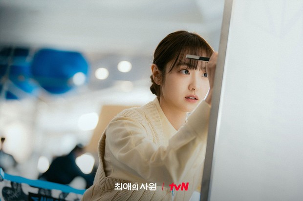 Kim Hye Joon di My Bias, My Boss/ Foto: instagram.com/tvn_drama Kim Hye Joon di My Bias, My Boss/ Foto: instagram.com/tvn_drama