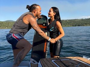 Lewis Hamilton Go Public Pacaran di IG, Pamer Mesra dengan Kim Kardashian