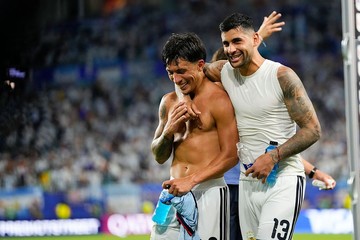 Panas Dua Bek Argentina Vs Legenda MU