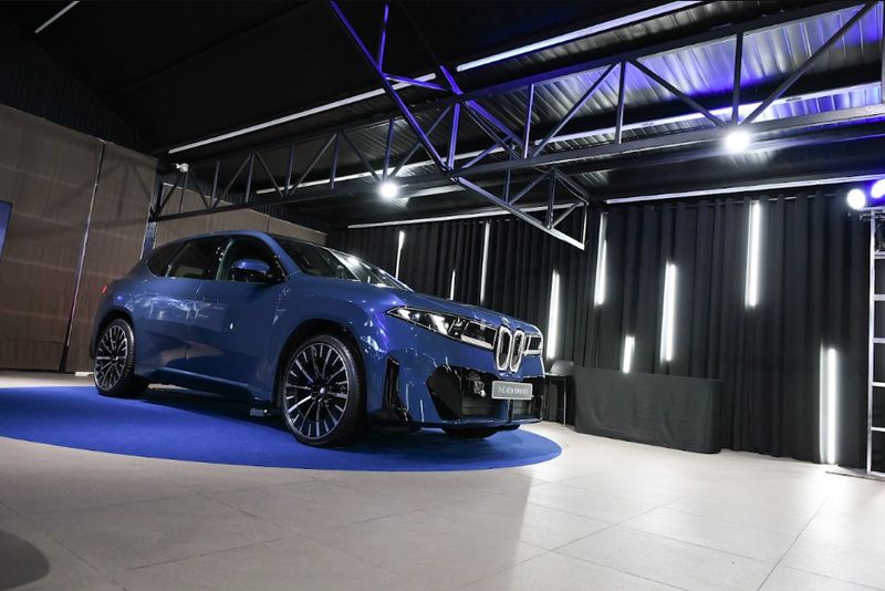 Dibikin Takjub sama BMW iX3: Duduk di Kabin Serasa Sultan, Diajak Slalom Stabil