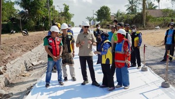 Tinjau Proyek Jalan, Gubernur Lampung Tekankan Kualitas-Pengawasan Berlapis