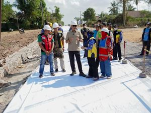 Tinjau Proyek Jalan, Gubernur Lampung Tekankan Kualitas-Pengawasan Berlapis