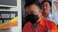 Dibawa ke Kejaksaan, Begini Penampakan Don Ritto Berbaju Tahanan