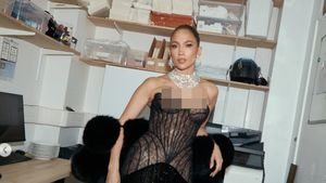 Gaya Ultah JLo Ultah ke-57, 3 Kali Ganti Baju dengan Perhiasan 500 Karat