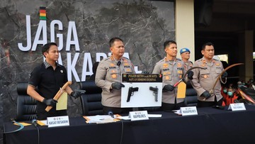 3 Pelaku Tawuran di Bekasi Ditangkap, Corbek hingga Celurit Disita