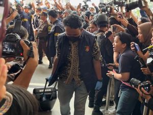 Don Ritto dan 8 Koper Isi Emas-Duit Barbuk 3 Kasus Korupsi Tiba di Kejagung