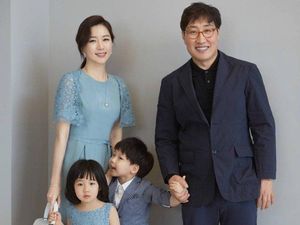 Lee Young Ae & Suami CEO Menolak Tua, Visual di Usia 75 Tahun Masih Bugar