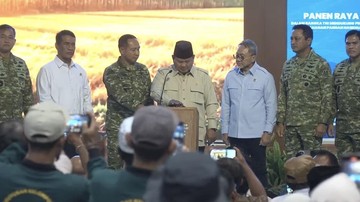 Di Lanud Malang, Prabowo Resmikan Panen Raya Serentak 43 Titik Se-Indonesia