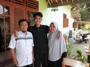 Cerita Rofi, Anak Penjual Ikan yang Tembus UGM & Dapat UKT Rp 0