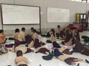 SD di Kobar Kelebihan Murid hingga Belajar Lesehan, Idealnya Tambah 4 Kelas