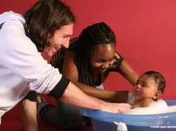 Kisah di Balik Foto Legendaris UNICEF saat Messi Mandikan Lamine Yamal Bayi