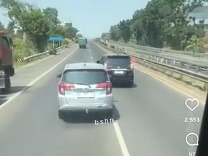 Viral Aksi Penghadangan Mobil di Ruas Tol Muktiharjo Semarang