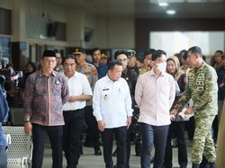 Dicegat Warga, Gibran Terima Laporan Soal Stockpile Batu Bara di Kawasan Candi