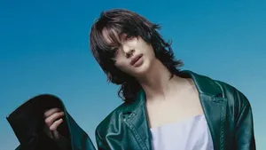 Potret Byeon Woo Seok Tampil Pakai Tank Top Rambut Mullet Bikin Terpana