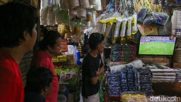 Dari Pasar hingga Mal, Euforia Piala Dunia Satukan Warga