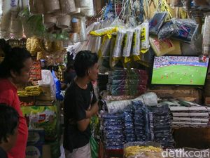 Dari Pasar hingga Mal, Euforia Piala Dunia Satukan Warga