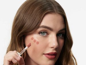 Aktris Muda Ini Jadi Brand Ambassador Pertama Rare Beauty