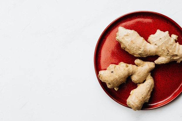 Jahe menjadi makanan yang wajib dikonsumsi saat menstruasi karena memiliki sifat antiinflamasi sehingga dapat membantu meredakan nyeri haid dan mengurangi rasa tidak nyaman.