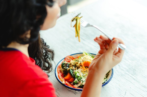 Memiliki hubungan yang sehat dengan makanan, salah satu kebiasaan orang Spanyol/Foto: Pexels.com/Heber Vazquez Kebiasaan orang Spanyol membangun hubungan yang sehat dengan makanan membantu menciptakan pola makan yang seimbang, mengurangi stres, dan lebih mudah dipertahankan dalam jangka panjang.