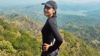 Potret Prilly Latuconsina Liburan-Santap Durian di Kulon Progo
