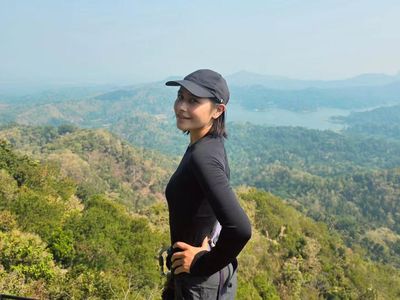 Potret Prilly Latuconsina Liburan-Santap Durian di Kulon Progo