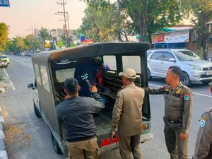 Belasan PKL dan Pengemis Terjaring Razia Satpol PP Lamongan