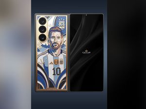 Galaxy Z Fold 8 Ultra Berlapis Emas Ini Cuma Buat Fans Messi yang Berduit