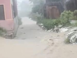 Sungai Batang Maninjau di Agam Meluap, Warga Dievakuasi