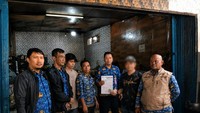 Terekam CCTV, Warga Jaksel Didenda Rp 500 Ribu karena Buang Sampah Sembarangan
