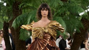 Dior Couture Fall/Winter 2026-2027, Gaun Mewah Sarat Eksperimen Artistik