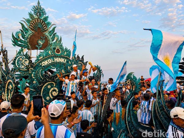 Euforia Fans Argentina Sambut Final Piala Dunia 2026 di Dermaga Pamekasan