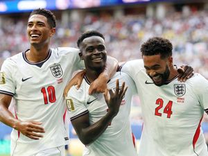Hujan Gol! Inggris Hajar Prancis 6-4, Bukayo Saka Menggila di Piala Dunia 2026