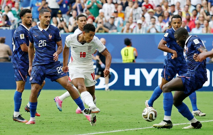 Timnas Inggris menutup perjalanan mereka di Piala Dunia 2026 dengan manis setelah menaklukkan Prancis 6-4 dalam laga perebutan peringkat ketiga di Miami Stadium, Minggu (19/7/2026) dini hari WIB. Duel sengit yang menghasilkan 10 gol itu menjadi salah